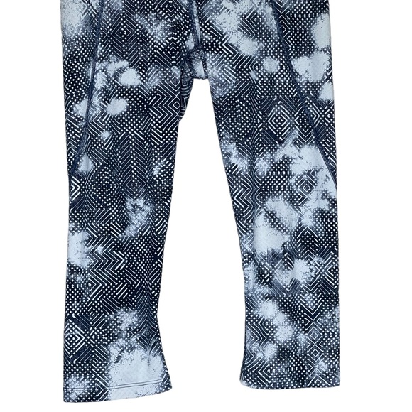 The North Face Geometric Print Size Small Cropped Leggings - Picture 3 of 7